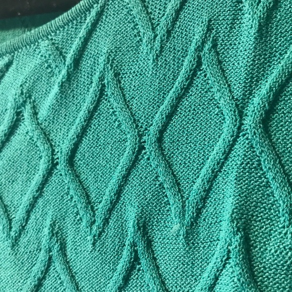 Woman’s sleeveless Medium green top - Picture 6 of 7